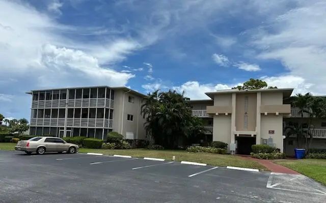 2562 Garden Drive N #305, Lake Worth Beach