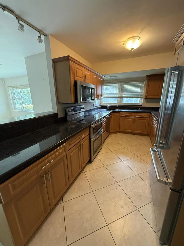 2 of 19 - 2456 Middle River Drive, Fort Lauderdale, FL