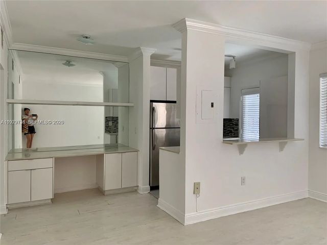 2 of 10 - 1551 Michigan Avenue #13, Miami Beach, FL