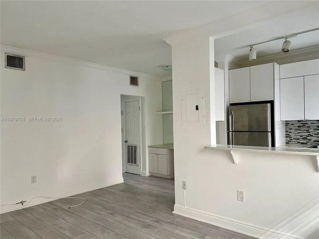 3 of 10 - 1551 Michigan Avenue #13, Miami Beach, FL