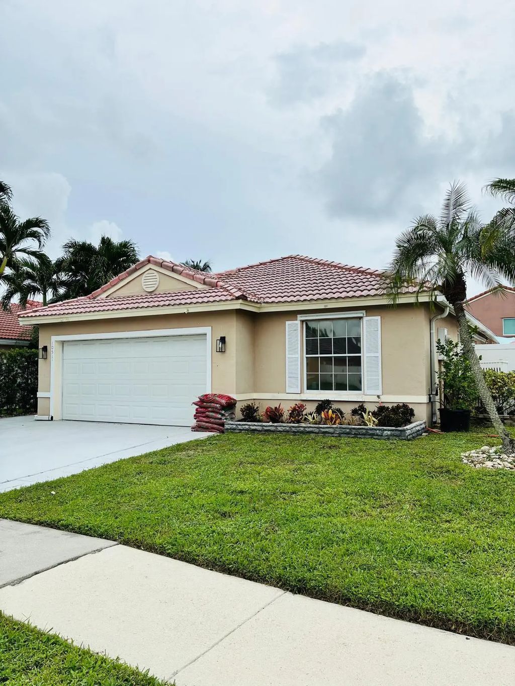 1051 Nw 191st Avenue, Pembroke Pines