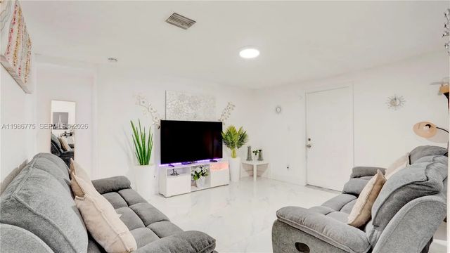 5 of 35 - 10529 Nw 35th Avenue, Miami, FL
