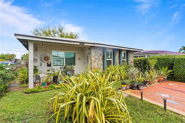 4 of 31 - 720 Nw 4th Street, Hallandale Beach, FL