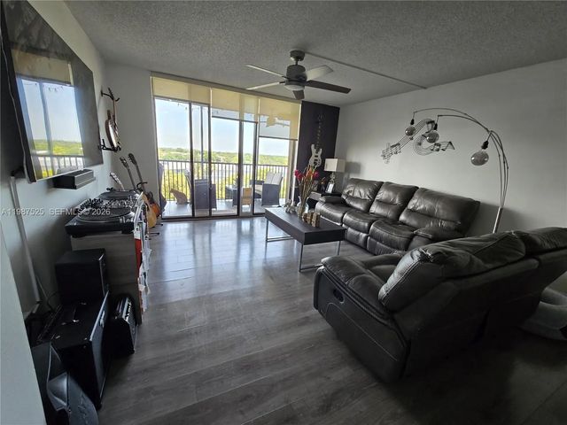 2 of 31 - 900 Ne 195th Street #709, Miami, FL