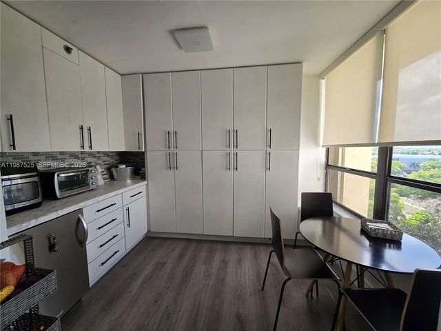 3 of 31 - 900 Ne 195th Street #709, Miami, FL