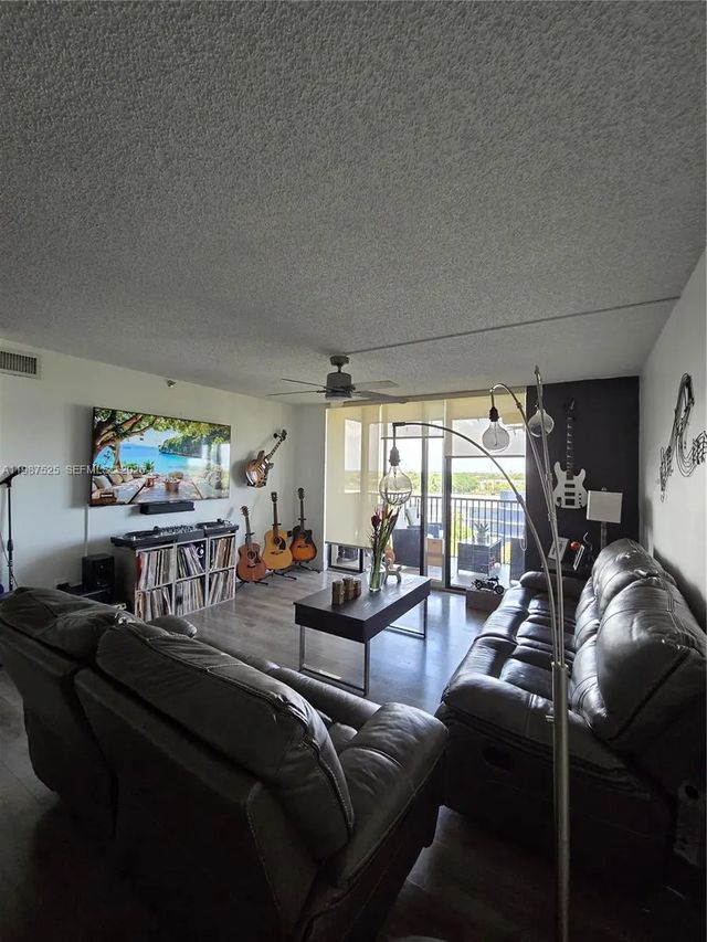 5 of 31 - 900 Ne 195th Street #709, Miami, FL