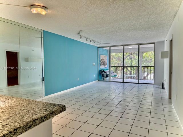 5 of 28 - 3910 Inverrary Boulevard #407-b, Lauderhill, FL