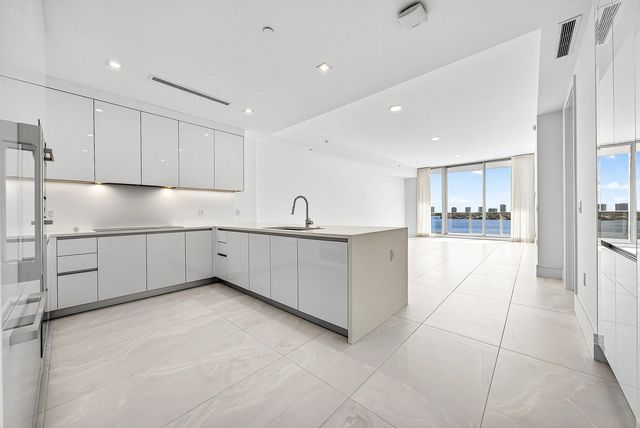 5 of 46 - 220 Lake Shore Drive #1010, Lake Park, FL