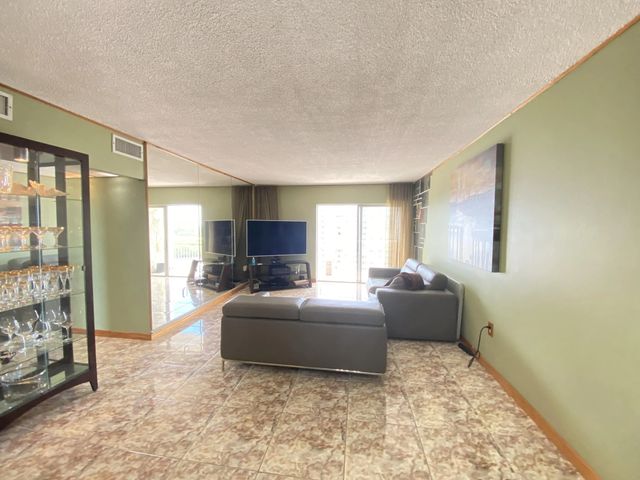 400 Kings Point Drive #1423, Sunny Isles Beach