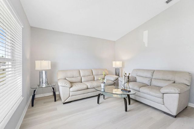 3 of 24 - 861 Se Cavern Avenue, Port St. Lucie, FL