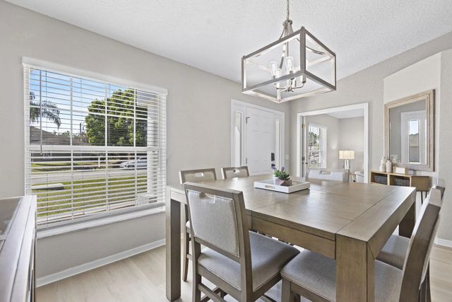 4 of 24 - 861 Se Cavern Avenue, Port St. Lucie, FL