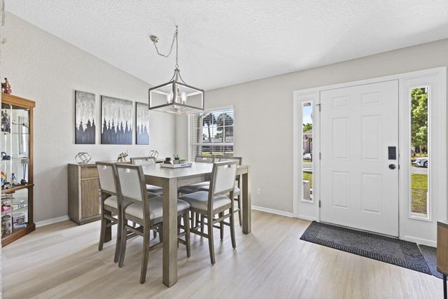 5 of 24 - 861 Se Cavern Avenue, Port St. Lucie, FL