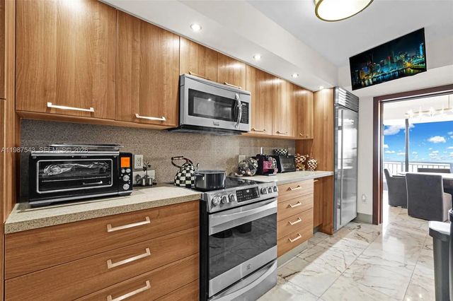 5 of 42 - 10175 Collins Avenue #1207, Bal Harbour, FL