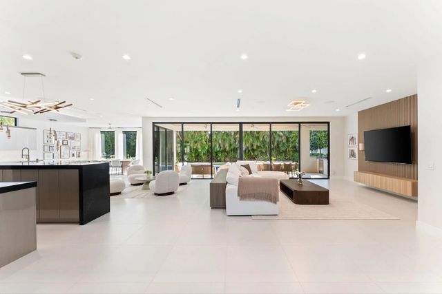 5 of 42 - 1032 Se 12th Way, Fort Lauderdale, FL
