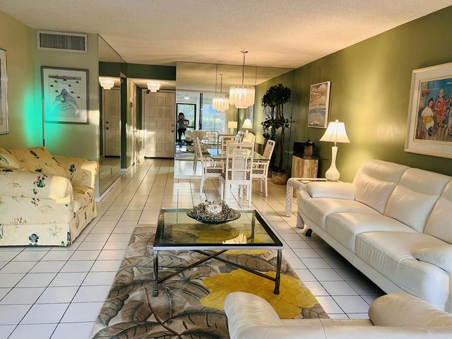 2 of 17 - 4387 Trevi Court, Greenacres, FL