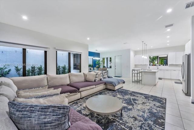 3 of 49 - 4346 Nw 81st Avenue, Doral, FL