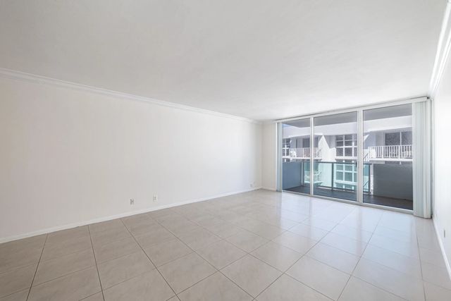 2 of 33 - 1200 West Avenue #1521, Miami Beach, FL