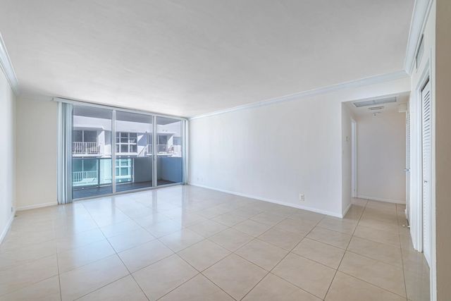 4 of 33 - 1200 West Avenue #1521, Miami Beach, FL