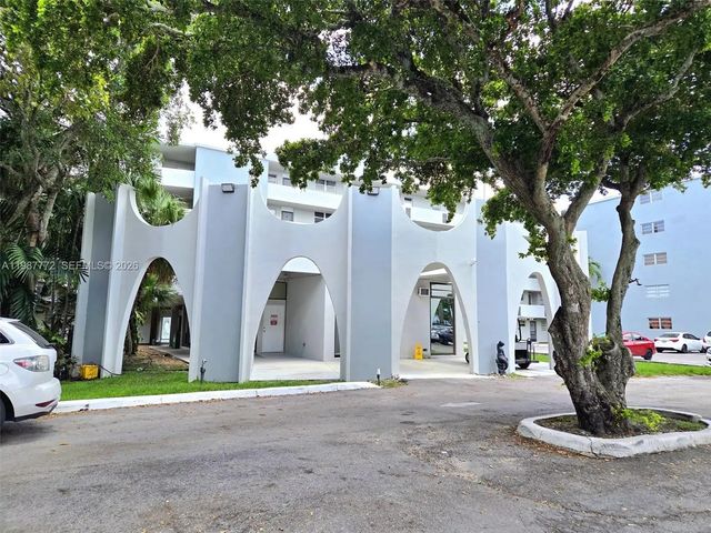 1700 Ne 191st Street #100, Miami