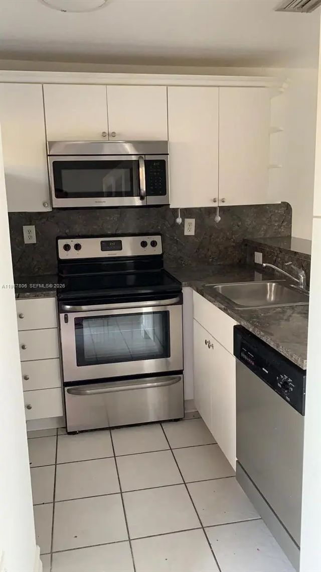 5 of 24 - 7905 Nw 8 Street #8a, Miami, FL