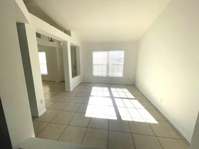 Photo of Listing #B26005783