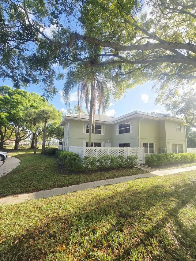 4 of 18 - 1956 Hartford Court, West Palm Beach, FL