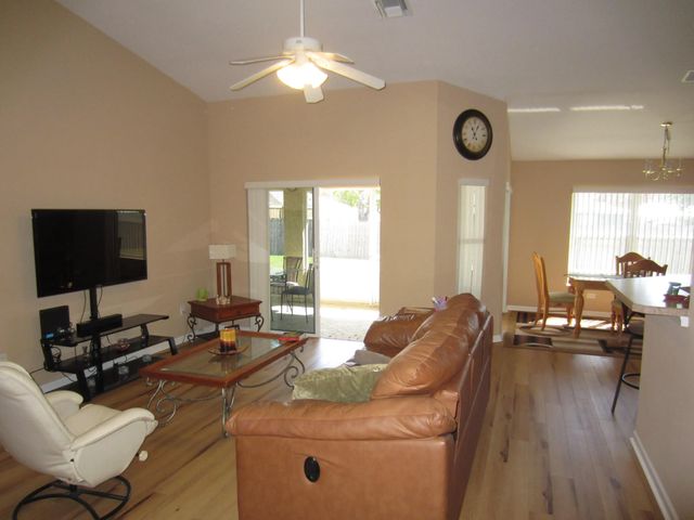 5 of 23 - 4702 Seagrape Drive, Fort Pierce, FL