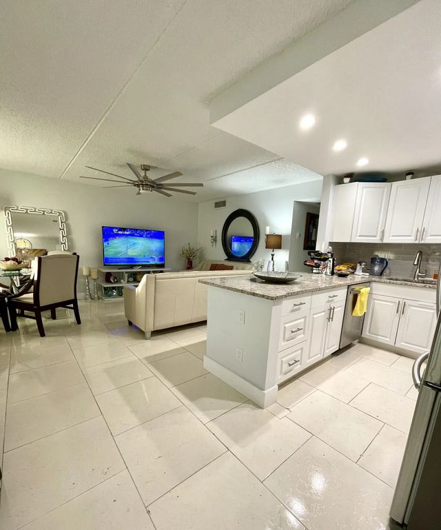 3200 Springdale Boulevard #107, Palm Springs