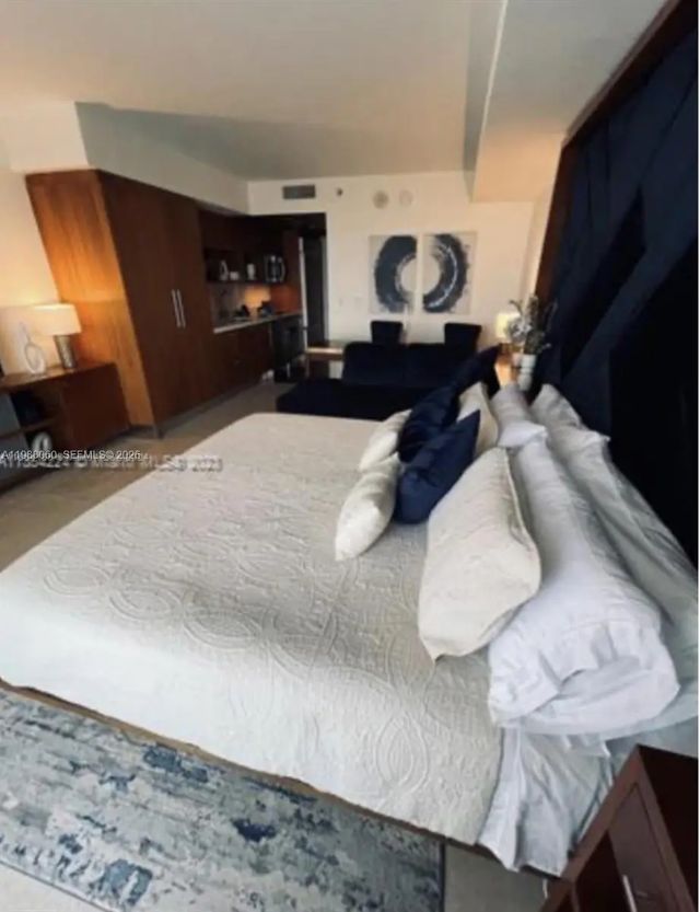 3 of 18 - 50 Biscayne Boulevard #607, Miami, FL