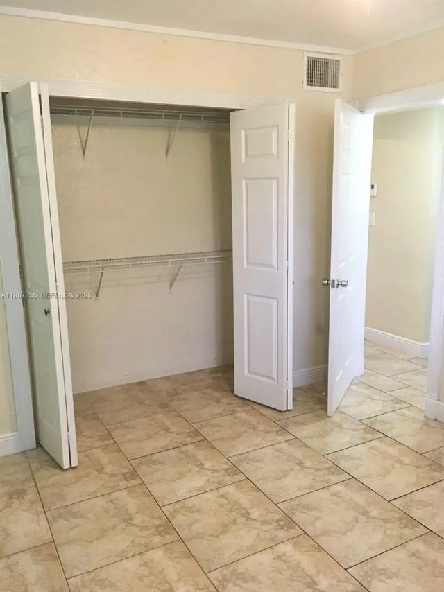 4 of 10 - 4250 Sw 67th Avenue #32, Miami, FL