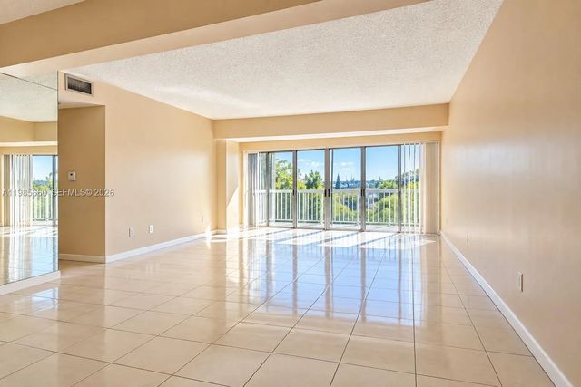 9180 Fontainebleau Boulevard #401, Miami
