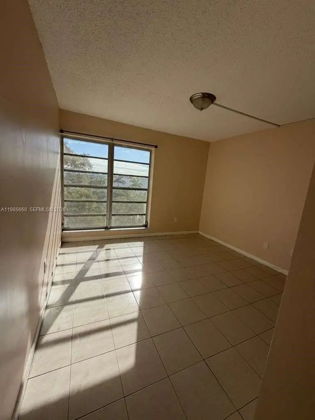 3 of 15 - 9180 Fontainebleau Boulevard #401, Miami, FL