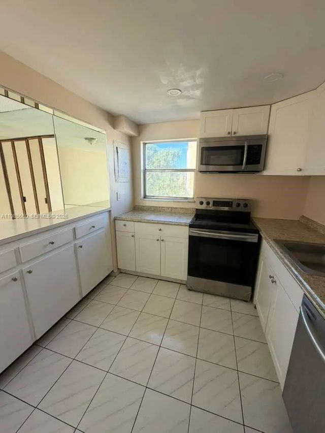 5 of 15 - 9180 Fontainebleau Boulevard #401, Miami, FL