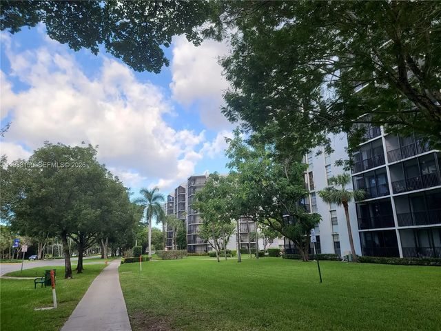 4 of 23 - 3475 N Country Club Drive #202, Aventura, FL