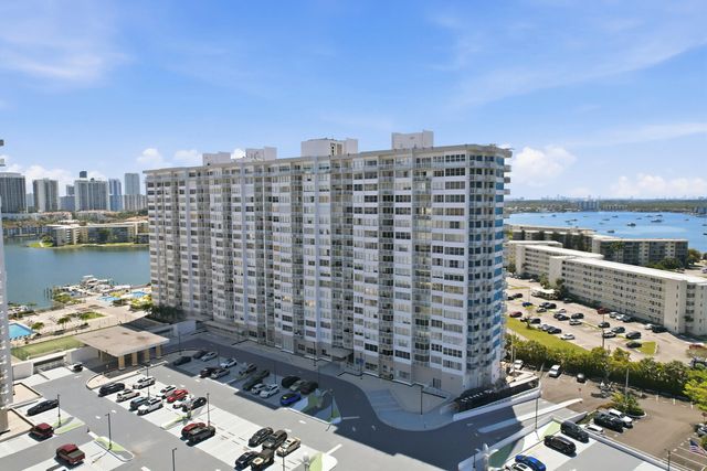 2 of 41 - 18011 Biscayne Boulevard #1502, Aventura, FL