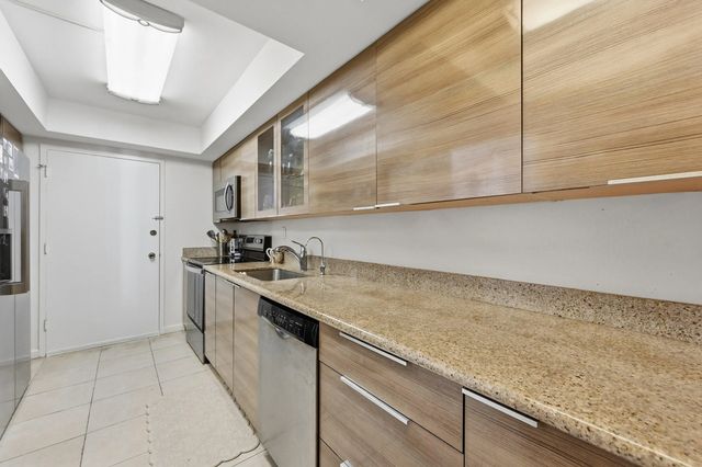 4 of 41 - 18011 Biscayne Boulevard #1502, Aventura, FL