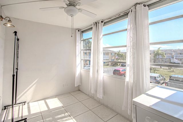 4 of 24 - 2222 Ne 1st Way #202, Boynton Beach, FL