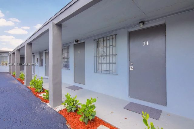 4 of 31 - 5807 Sw 25th Street #1-18, West Park, FL