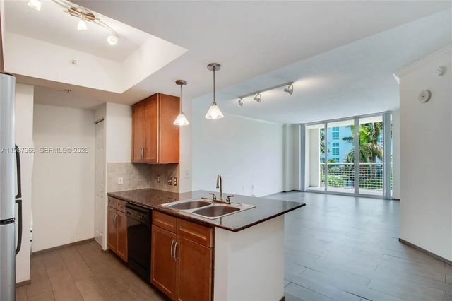 4 of 14 - 2000 N Bayshore Drive #506, Miami, FL