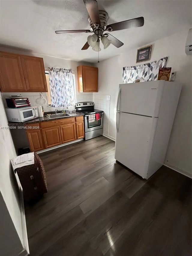 5 of 10 - 551-553 Ne 133rd Street, North Miami, FL