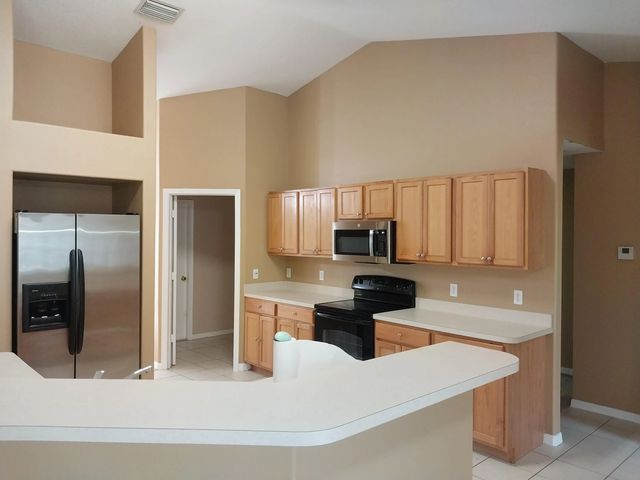 4 of 10 - 245 Sw Starfish Avenue, Port St. Lucie, FL