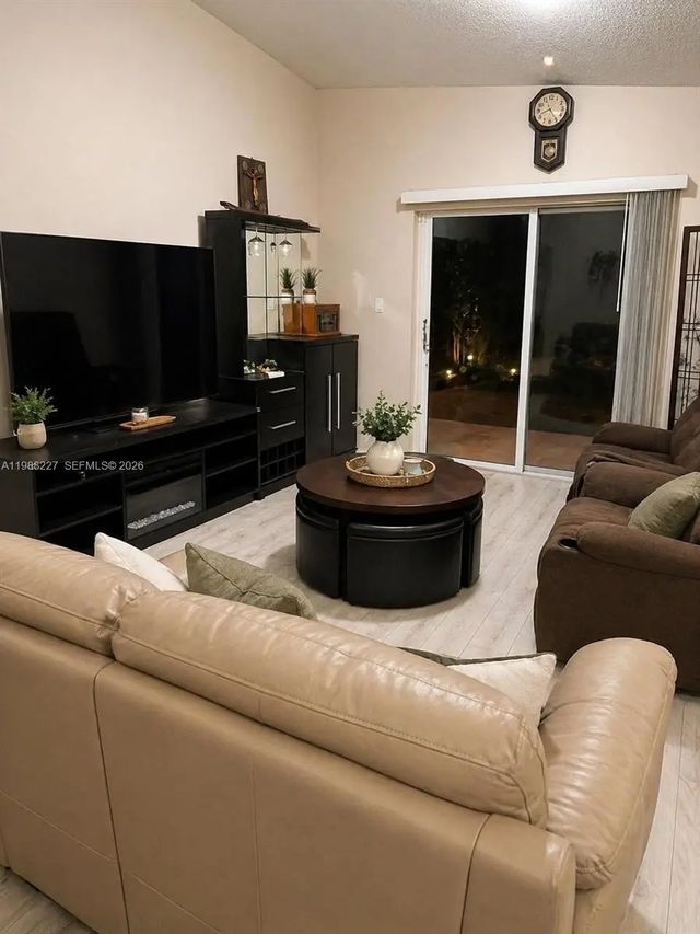 4 of 14 - 20401 Sw 1st Street, Pembroke Pines, FL
