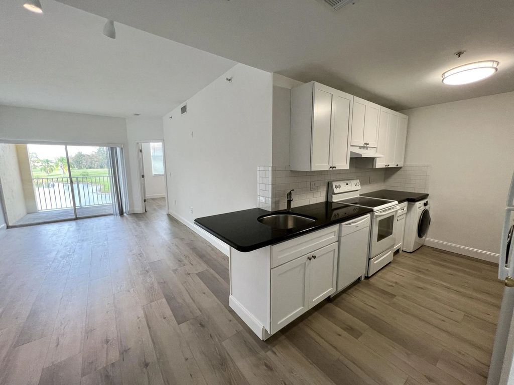 2040 Greenview Shores Boulevard #214, Wellington