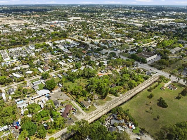 4 of 27 - 5133 Pine Grove Drive N, West Palm Beach, FL