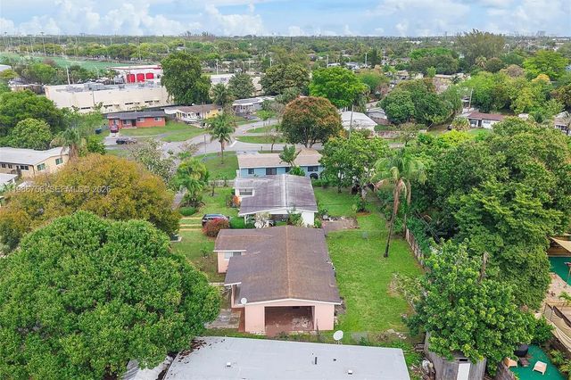4 of 10 - 1804 Nw 18th Court, Fort Lauderdale, FL