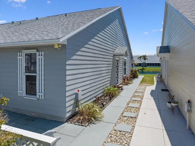 5 of 27 - 2538 Se Tropical East Circle, Port St. Lucie, FL