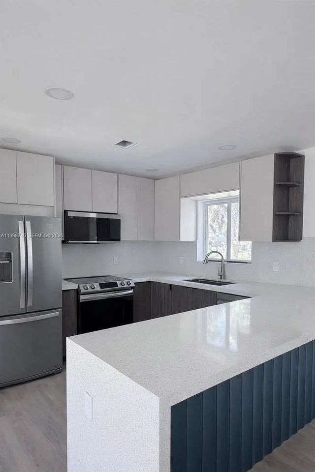2 of 19 - 831 Sw 39th Avenue, Fort Lauderdale, FL
