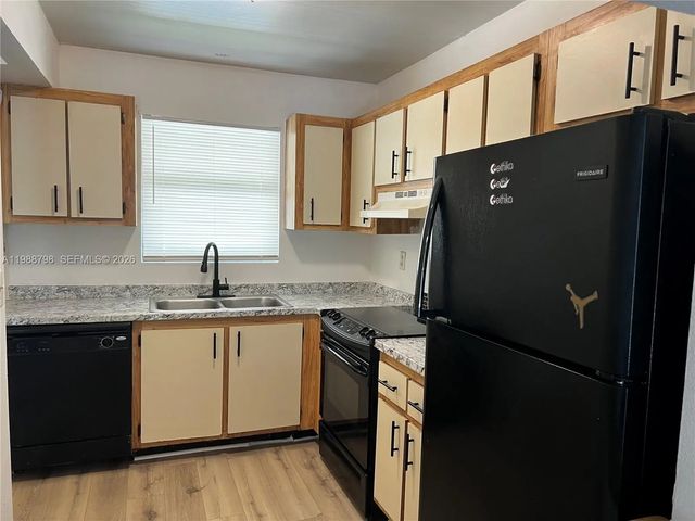 4 of 19 - 6001 Shakerwood Circle #204, Tamarac, FL