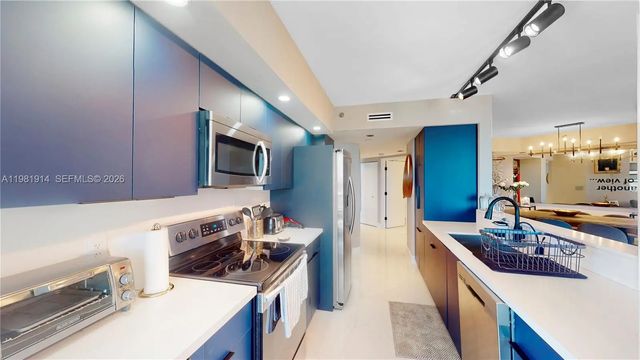 4 of 25 - 1000 W Island Boulevard #2903, Aventura, FL