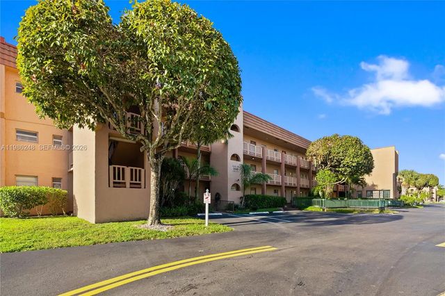 2 of 33 - 9540 Sunrise Lakes Boulevard #103, Sunrise, FL